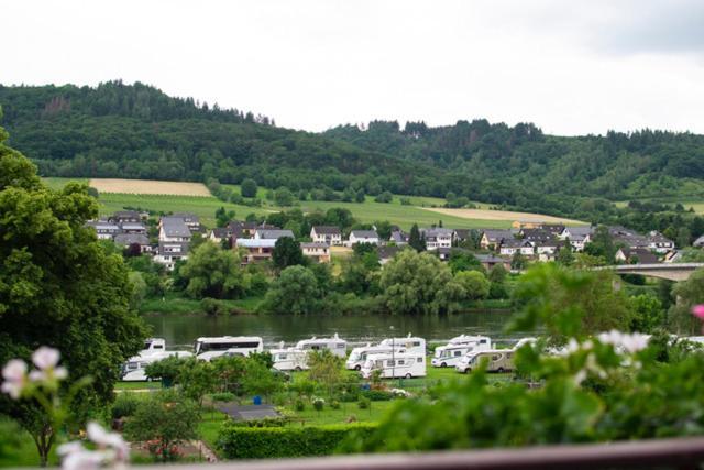 Hotel Wein und Gästehaus Marlene Pohl Kinheim Exterior foto